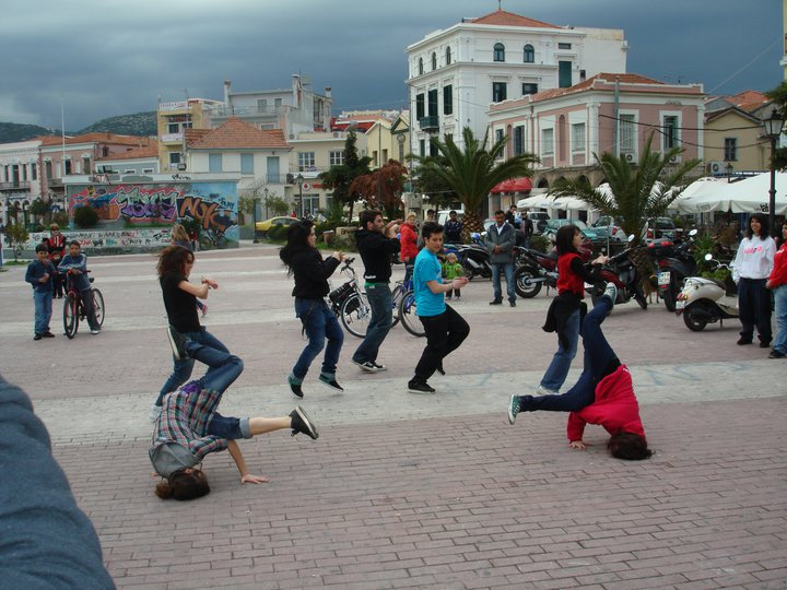 Χορός στην Πλατεία Σαπφούς